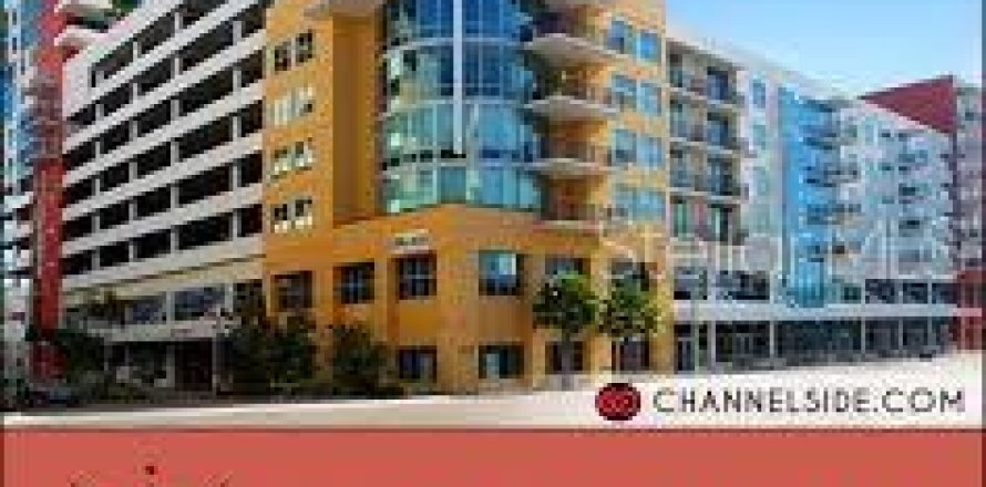 Commercial property in Tampa, Florida 68.84 sq.m. № 1847375