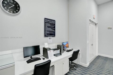 Condominio en alquiler en Aventura, Florida, 2 dormitorios, 98.57 m2 № 1994986 - foto 22