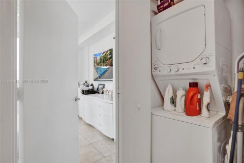 Condominio en alquiler en Aventura, Florida, 2 dormitorios, 98.57 m2 № 1994986 - foto 13