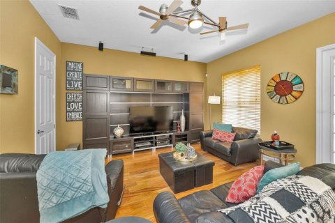 House in New Port Richey, Florida 4 bedrooms, 251.58 sq.m. № 1845355 - photo 7