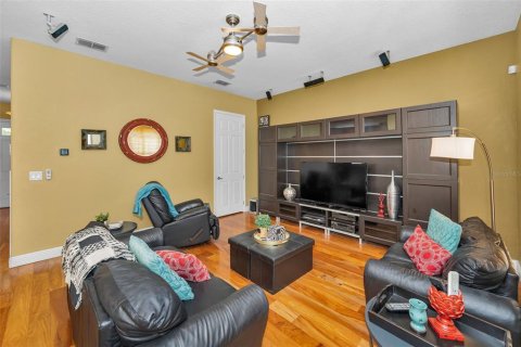 House in New Port Richey, Florida 4 bedrooms, 251.58 sq.m. № 1845355 - photo 16