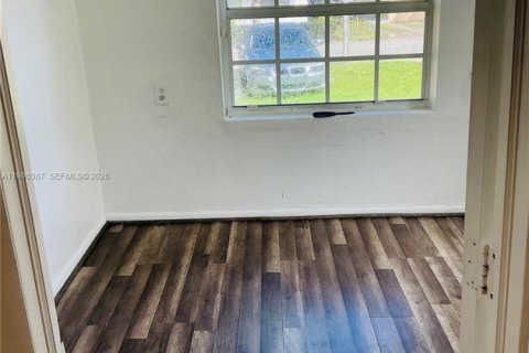 Villa ou maison à louer à Miramar, Floride: 2 chambres, 202.25 m2 № 2044919 - photo 7