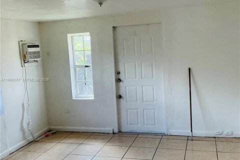 Villa ou maison à louer à Miramar, Floride: 2 chambres, 202.25 m2 № 2044919 - photo 4