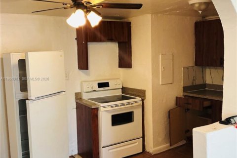 Villa ou maison à louer à Miramar, Floride: 2 chambres, 202.25 m2 № 2044919 - photo 3