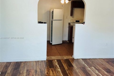 Villa ou maison à louer à Miramar, Floride: 2 chambres, 202.25 m2 № 2044919 - photo 2