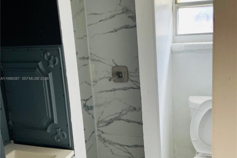 Villa ou maison à louer à Miramar, Floride: 2 chambres, 202.25 m2 № 2044919 - photo 6