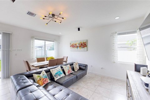 House in Homestead, Florida 4 bedrooms, 204.76 sq.m. № 1814132 - photo 11