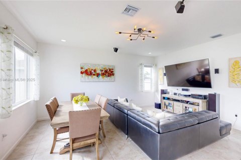 House in Homestead, Florida 4 bedrooms, 204.76 sq.m. № 1814132 - photo 12
