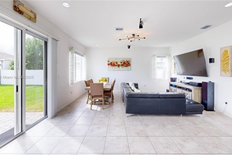 House in Homestead, Florida 4 bedrooms, 204.76 sq.m. № 1814132 - photo 13
