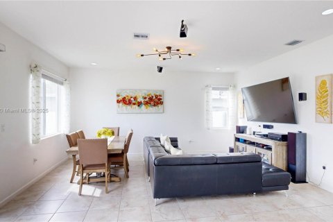 House in Homestead, Florida 4 bedrooms, 204.76 sq.m. № 1814132 - photo 15