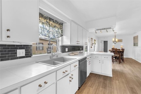 Villa ou maison à vendre à Lake Alfred, Floride: 3 chambres, 146.88 m2 № 2296534 - photo 6