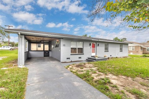 House in Lake Alfred, Florida 3 bedrooms, 146.88 sq.m. № 2296534