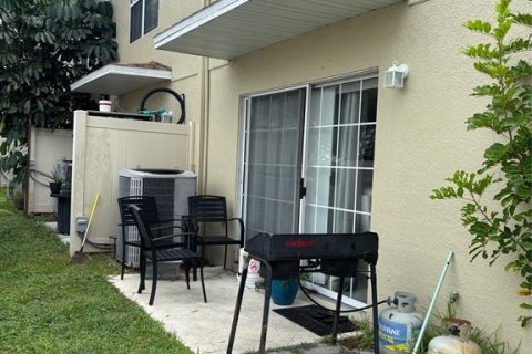 Townhouse in Clearwater, Florida 3 bedrooms, 132.76 sq.m. № 2330901 - photo 10