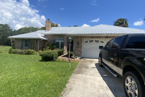 House in Crescent City, Florida 3 bedrooms, 217.11 sq.m. № 771006 - photo 1