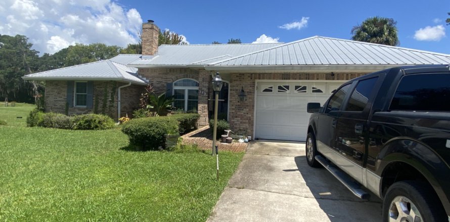 House in Crescent City, Florida 3 bedrooms, 217.11 sq.m. № 771006