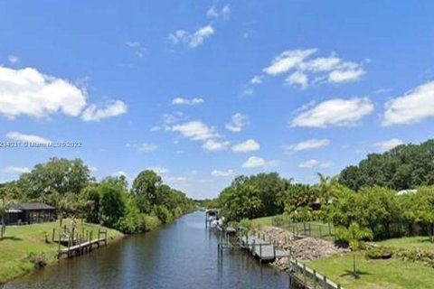 Terreno en venta en Port Charlotte, Florida № 1938400 - foto 5