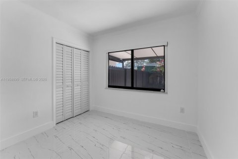 Casa en alquiler en Cutler Bay, Florida, 3 dormitorios, 167.5 m2 № 2017582 - foto 12