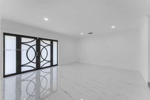 Casa en alquiler en Cutler Bay, Florida, 3 dormitorios, 167.5 m2 № 2017582 - foto 9