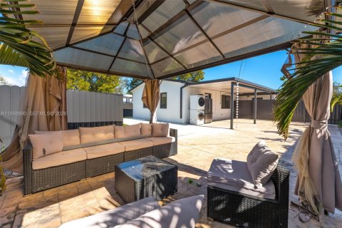 Casa en alquiler en Cutler Bay, Florida, 3 dormitorios, 167.5 m2 № 2017582 - foto 22