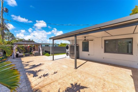 Casa en alquiler en Cutler Bay, Florida, 3 dormitorios, 167.5 m2 № 2017582 - foto 21