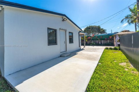 Casa en alquiler en Cutler Bay, Florida, 3 dormitorios, 167.5 m2 № 2017582 - foto 23