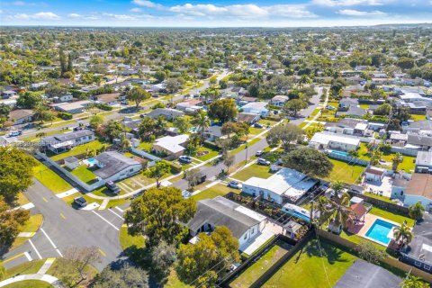 Casa en alquiler en Cutler Bay, Florida, 3 dormitorios, 167.5 m2 № 2017582 - foto 26