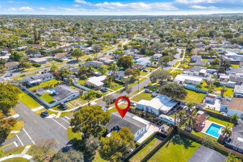 Casa en alquiler en Cutler Bay, Florida, 3 dormitorios, 167.5 m2 № 2017582 - foto 27