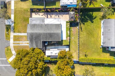 Casa en alquiler en Cutler Bay, Florida, 3 dormitorios, 167.5 m2 № 2017582 - foto 24