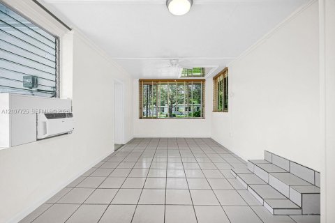 Villa ou maison à louer à Miami, Floride: 4 chambres, 98.85 m2 № 2421012 - photo 23