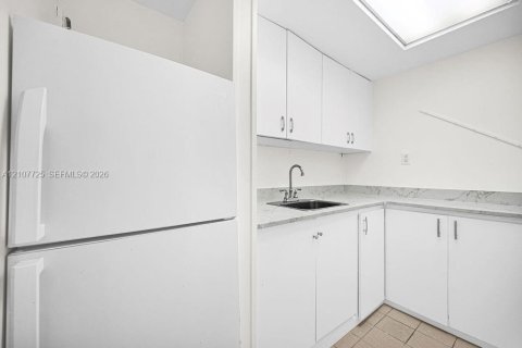Villa ou maison à louer à Miami, Floride: 4 chambres, 98.85 m2 № 2421012 - photo 27