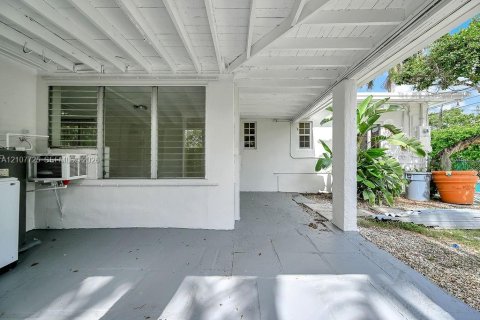 Villa ou maison à louer à Miami, Floride: 4 chambres, 98.85 m2 № 2421012 - photo 18
