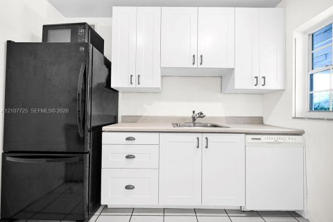 Villa ou maison à louer à Miami, Floride: 4 chambres, 98.85 m2 № 2421012 - photo 15