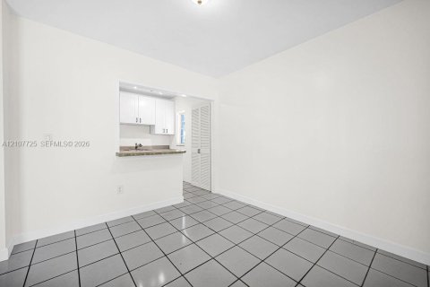 Villa ou maison à louer à Miami, Floride: 4 chambres, 98.85 m2 № 2421012 - photo 13
