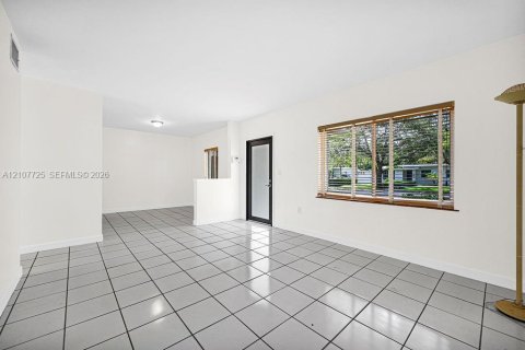 Villa ou maison à louer à Miami, Floride: 4 chambres, 98.85 m2 № 2421012 - photo 12