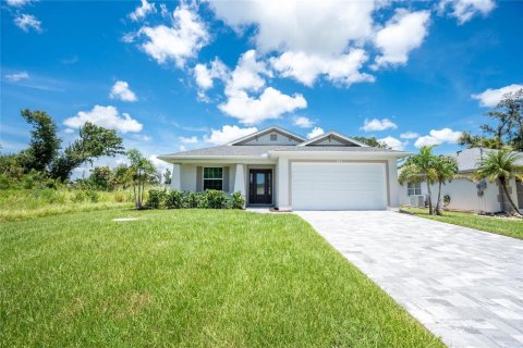 House in Rotonda, Florida 3 bedrooms, 156.63 sq.m. № 1886063 - photo 1