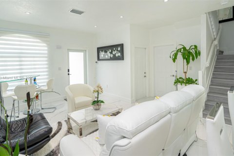 Touwnhouse à vendre à Miami, Floride: 3 chambres, 136.01 m2 № 1850875 - photo 9