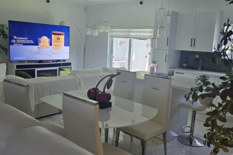 Touwnhouse à vendre à Miami, Floride: 3 chambres, 136.01 m2 № 1850875 - photo 3
