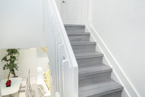 Touwnhouse à vendre à Miami, Floride: 3 chambres, 136.01 m2 № 1850875 - photo 29
