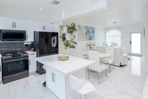 Touwnhouse à vendre à Miami, Floride: 3 chambres, 136.01 m2 № 1850875 - photo 16