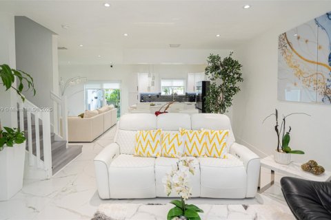 Touwnhouse à vendre à Miami, Floride: 3 chambres, 136.01 m2 № 1850875 - photo 14
