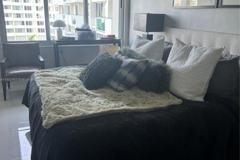 Снять в аренду кондоминиум в Майами-Бич, Флорида 1 спальня, 91.97м2, № 1978110 - фото 2