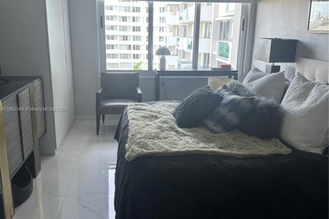 Снять в аренду кондоминиум в Майами-Бич, Флорида 1 спальня, 91.97м2, № 1978110 - фото 3