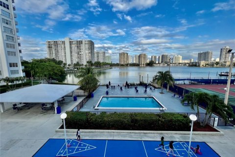 Copropriété à louer à Aventura, Floride: 1 chambre, 80.82 m2 № 1973668 - photo 4