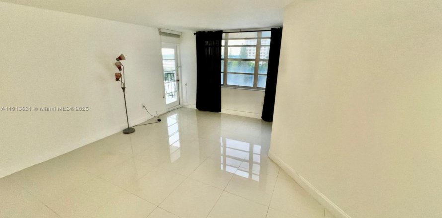 Condo à Aventura, Floride, 1 chambre  № 1973668
