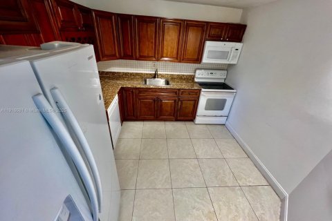 Copropriété à louer à Aventura, Floride: 1 chambre, 80.82 m2 № 1973668 - photo 11