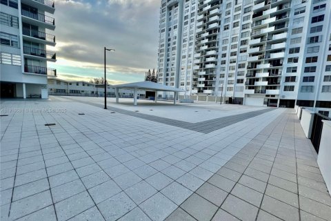 Copropriété à louer à Aventura, Floride: 1 chambre, 80.82 m2 № 1973668 - photo 3