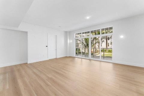 Condo in Palm Beach Shores, Florida, 2 bedrooms  № 2182852 - photo 12