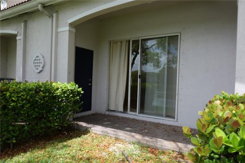 Touwnhouse à vendre à Miramar, Floride: 3 chambres, 132.2 m2 № 2193581 - photo 13