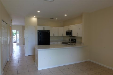 Touwnhouse à vendre à Miramar, Floride: 3 chambres, 132.2 m2 № 2193581 - photo 14