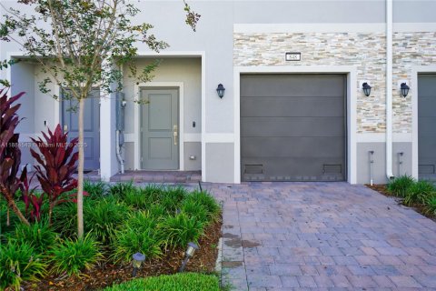 Купить таунхаус в Помпано-Бич, Флорида 3 спальни, 148.36м2, № 1941617 - фото 2